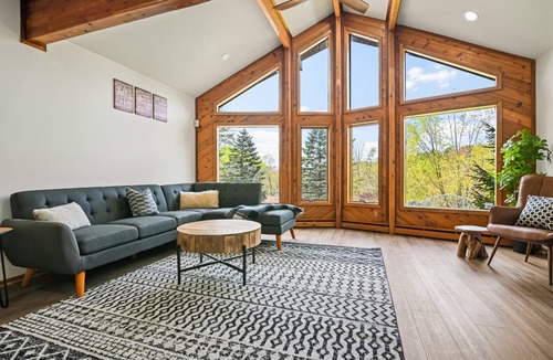 East Stroudsburg House | 372 m² House ∙ 4 bedrooms ∙ 8 guests