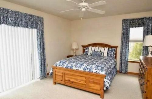 Tannersville House | 376 Linden Ct