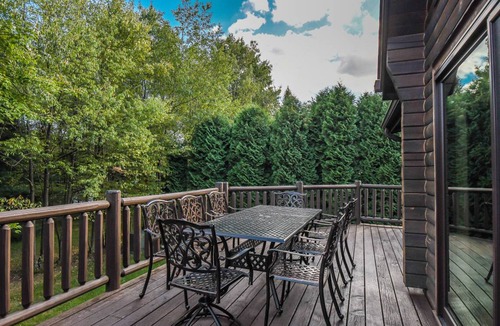 North Glade Hills House | 381 m² House ∙ 6 bedrooms ∙ 18 guests