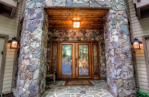 Burnsville House | 383 m² House ∙ 5 bedrooms ∙ 10 guests
