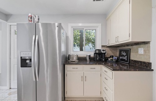 Silver Spring House | 3Bd House Walk to DC Metro