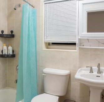 Soundview Apartment | 3BR & 2Bath Bronx Stay-Private Suite-Parking