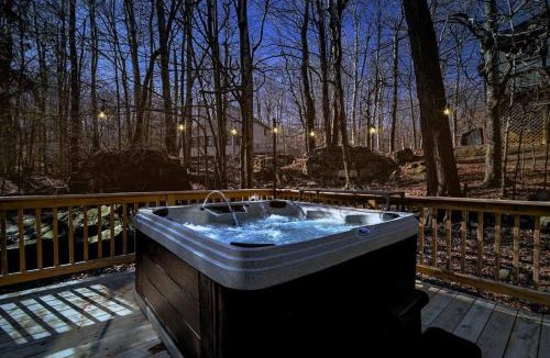 Tobyhanna House | 3BR, Lakeview, Hot Tub, Nintendo Switch - Deer Haven Poconos Retreat