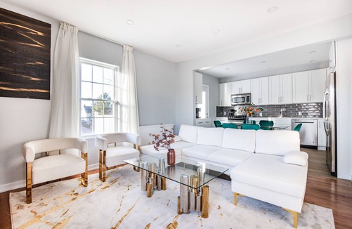 Southeast Yonkers House | 3BR Prime Luxury near NYC w Arcade Room