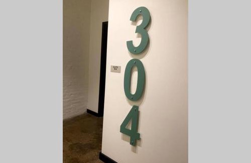North Oakland Apartment | 3E-*Renovated* 5 min to UPMC Shadyside, sleeps 6