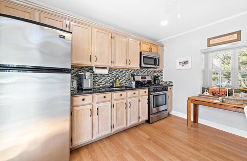 Beach Haven Apartment | *3rdtoBeach*available:Sept.&Oct.*Heart of BEACH HAVEN*Across Veterans,Updated