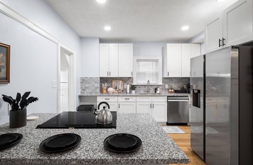 Lakewood House | 4 Bed 2 Bath Walk to Lakewood Restaurants & Shops