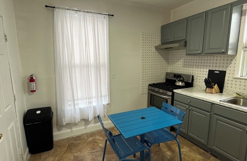 Weequahic Apartment | 4-bedroom apartment near Airport
