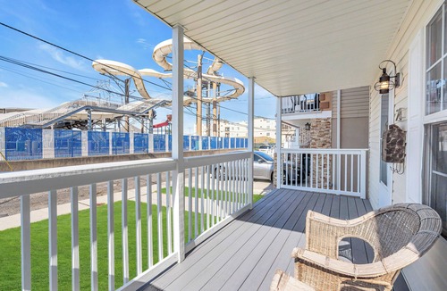 Keansburg House | 4-Bedroom Beach House Keansburg with AC, WiFi/Front WATERPARK