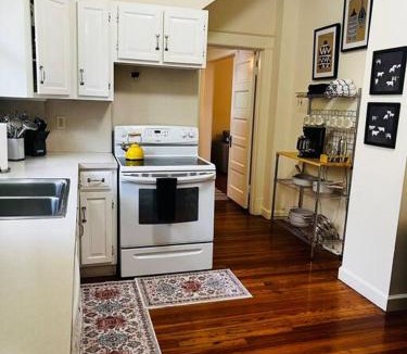 Lyon Park Villa | 4 Bedroom DC's Best Location with Parking, Walk to Clarendon Metro, Shopping and Nightlife!