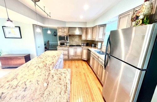Ventnor City House | 4 bedroom house with pool and backyard on bayside.