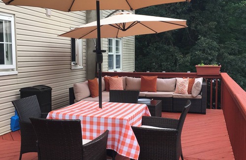Sussex House | 4 Bedroom Pool Oasis - 10 min. to Ski & Golf