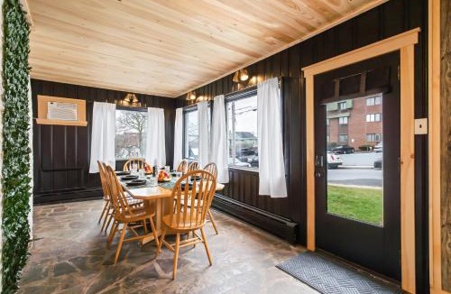 Ephrata House | 4-bedroom-Private cozy backyard w firepit