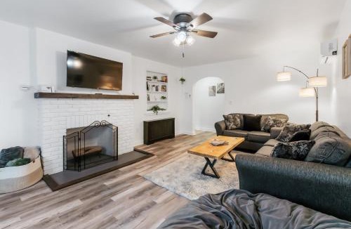 Ephrata House | 4-bedroom-Private cozy backyard w firepit
