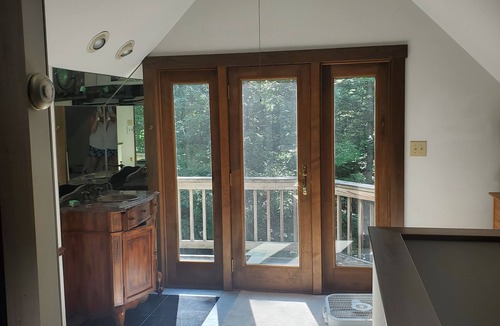 North Glade Hills House | 4 BR, Lake Access on 2 acres, private setting, Dogs Welcome!