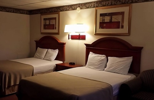 Campbelltown Hotel | 4 Comfortable Units Close to Hershey Theatre, FREE Parking, FREE Breakfast!