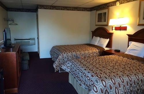 Campbelltown Hotel | 4 Comfortable Units Close to Hershey Theatre, FREE Parking, FREE Breakfast!