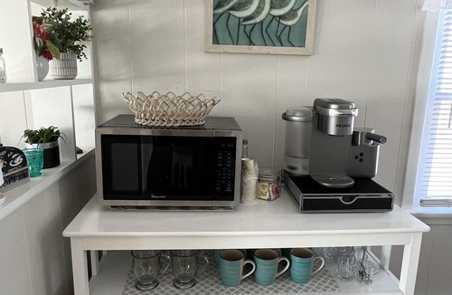 Surf City House | 4 Houses to THE BEACH! Completely renovated Duplex -2nd Floor. WALK TO ALL!