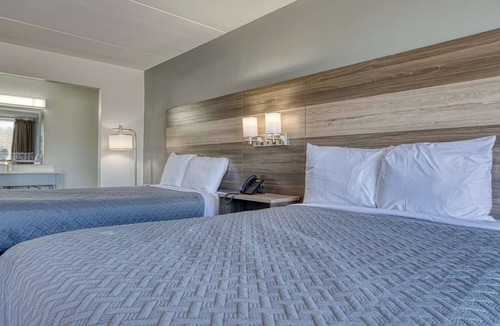 Revelo Hotel | 4 Relaxing Rooms w/Pool, Free Breakfast, Near Cumberland Falls & Local Trails