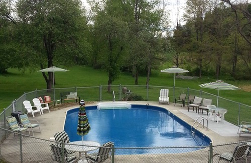 Chalk Hill House | 4 season enjoyment on sprawling 70 acre estate including PRIVATE pool!