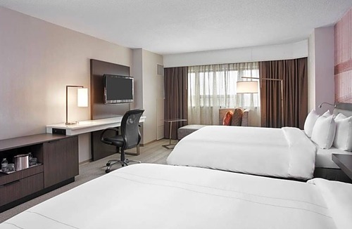 Teaneck Hotel | 4-Star Hotel ∙ Teaneck Marriott at Glenpointe
