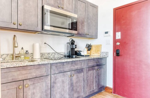 West Poplar Apartment | 40 m² Apartment ∙ 1 bedroom ∙ 2 guests