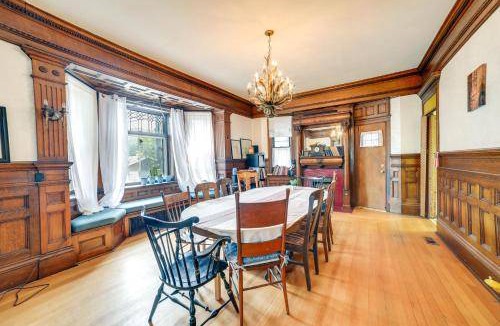 Wilkinsburg House | 433 m² House ∙ 3 bedrooms ∙ 6 guests