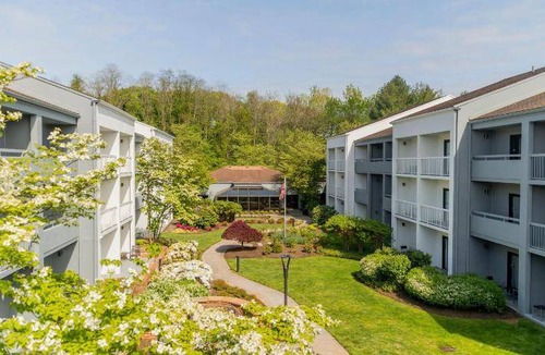 Red Bank - Tinton Falls Hotel | 45 m² Hotel ∙ 127 guests