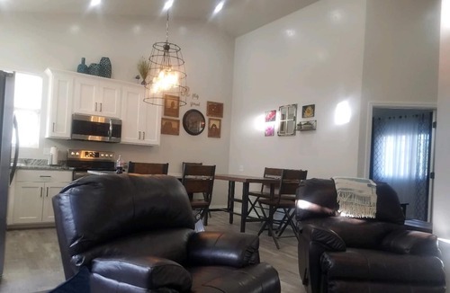 Green River House | 45 minutes from Moab, located in Green River Utah R guest house