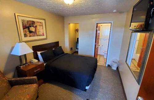 Clairton Hotel | 46 m² Motel ∙ 5 guests