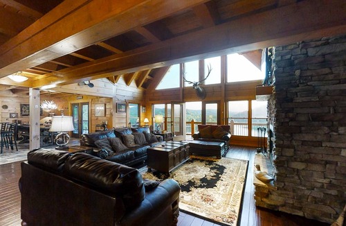 Tazewell Cabin | 474 m² Cabin ∙ 5 bedrooms ∙ 16 guests