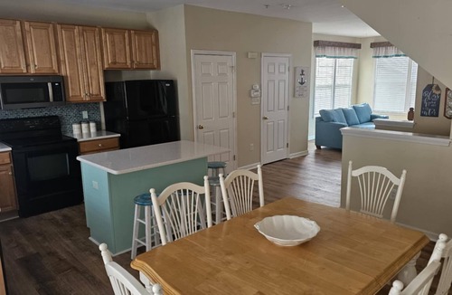 Long Neck House | 4bedroom Beach Retreat in charming Long Neck with Rooftop View and lounging deck