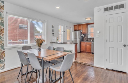 Seminary Hill House | 4BR Tropical Oasis, Free Parking