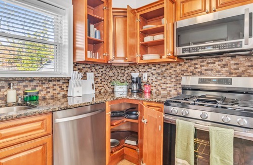 Seminary Hill House | 4BR Tropical Oasis, Free Parking