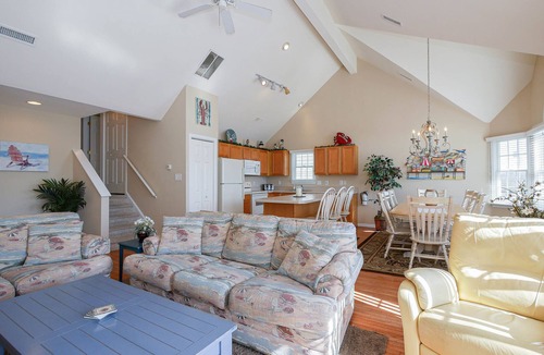 North End House | 5⭐️ “BEST TIME OF the YEAR AVAILABLE!” OCT 3rd-5th wkend! 1 BLOCK TO BEACH!