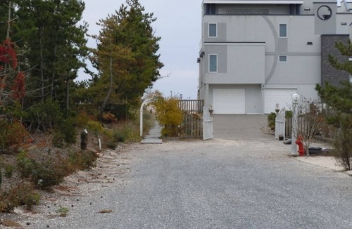Loveladies House | 5 BR, 3rd from the ocean