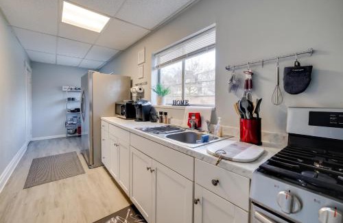 South Hills Apartment | 5 Mi to Dtwn Pittsburgh Apt with Balcony