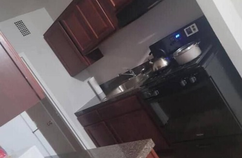 Wynnefield Apartment | 5 min from most food areas family apt. with balcony- with city view - sleeps 4+