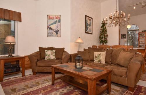 Hidden Valley House | 5123 Summit View Court