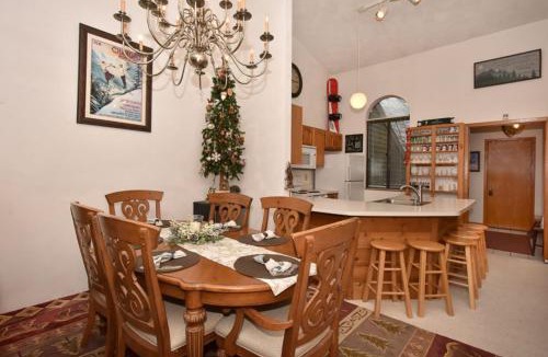 Hidden Valley House | 5123 Summit View Court