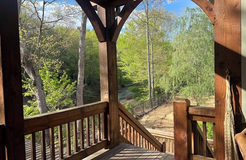 Burnsville House | 6 bedroom 5 bath house on 7 acres along the South Toe River near Asheville