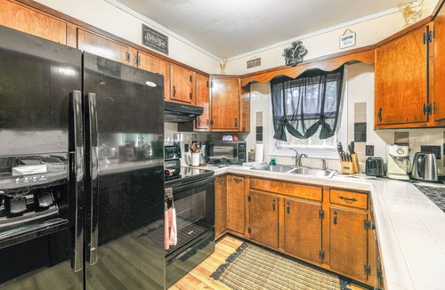 Allen Cottage | 6 Mi to Salisbury: Forest-view Sanctuary!