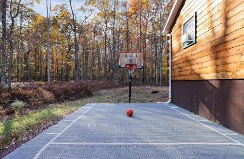 Hickory Hills House | 6BR Cabin w Fire Pit Game Room & Basketball