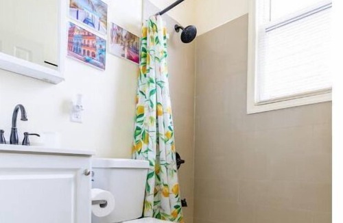 West New York Apartment | 7 Beds Near NYC KingBed Backyard & 2 Parking Spots