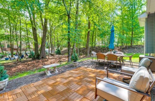 East Stroudsburg House | 7 Mi to Camelback Mtn Chic Penn Estates Home