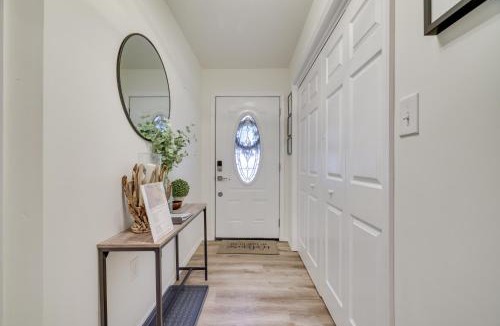 East Stroudsburg House | 7 Mi to Camelback Mtn Chic Penn Estates Home