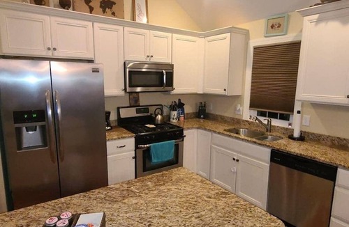 North End House | 8 BR/4 Baths -Whole Bldg - 2 Units/Walk to Fun
