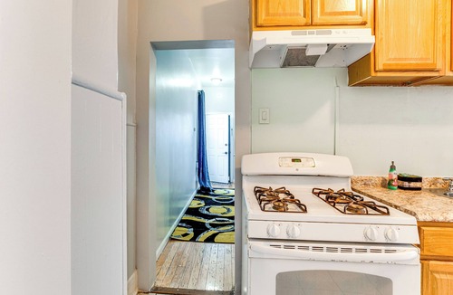 Greenville Apartment | 8 Mi to NYC: Pet-Friendly Apt in Jersey City!