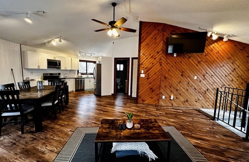 Huron House | 8 Minutes to Cedar Point! Octagon Home