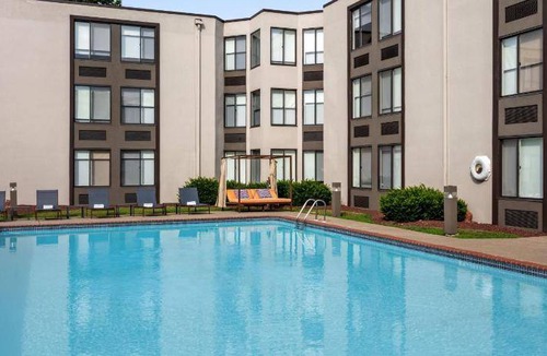 Breinigsville Hotel | 83 m² Hotel ∙ 127 guests